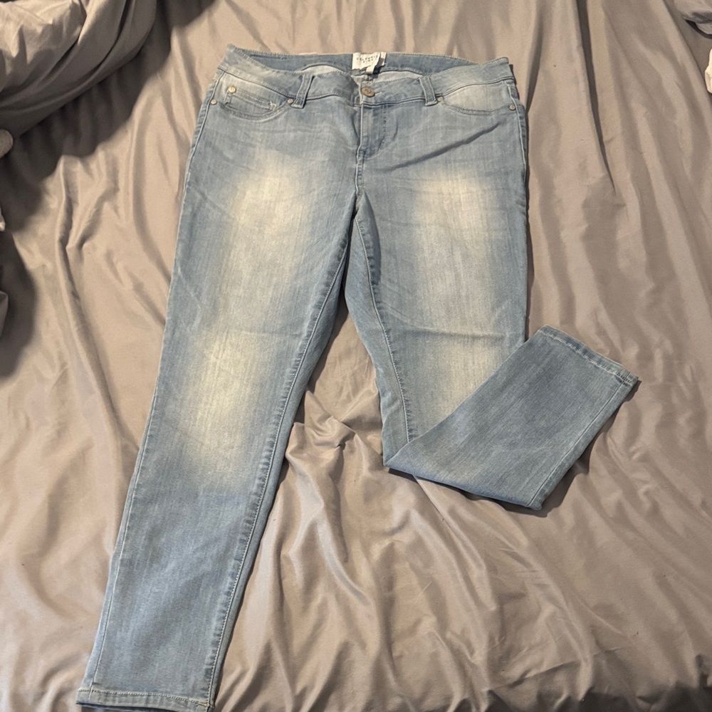 Celebrity Pink Women's Light Wash Skinny Jeans
